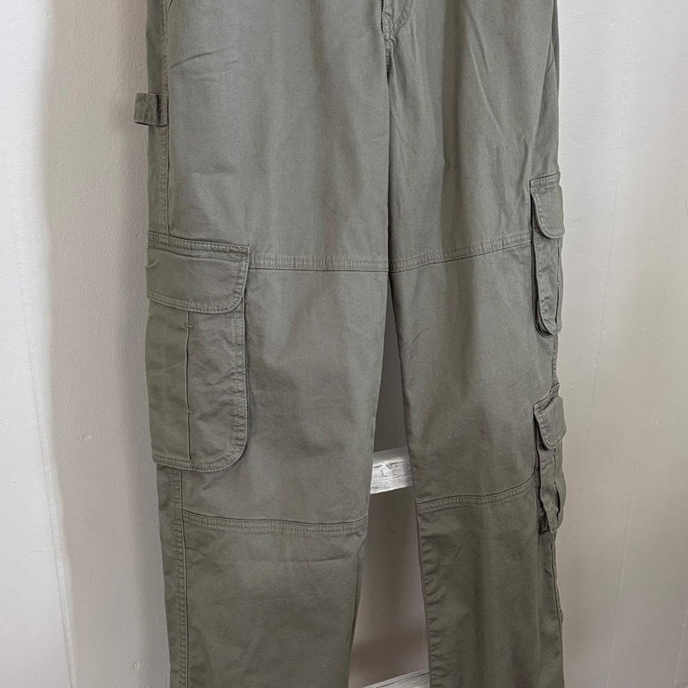 Abercrombie & Fitch Women's Straight Leg Cargo Pants - Olive - Picture 4 of 7